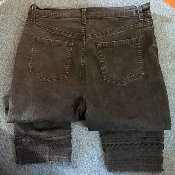 Gloria Vanderbilt ⚡️ Black Capri with Trim All Around Slimming Effect 12 Missy - Picture 2 of 4